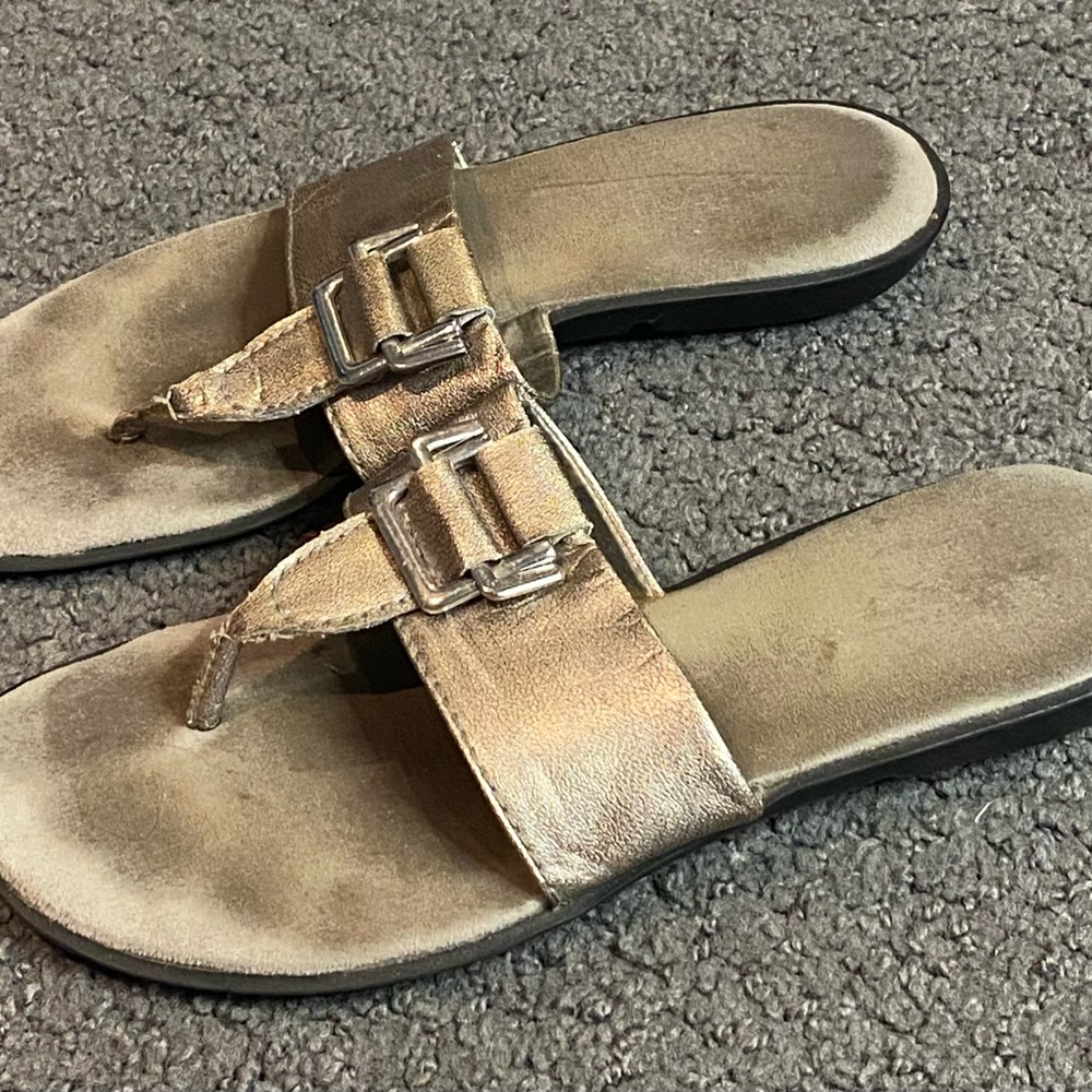 Aerosoles Womens Thong Sandals Silver Buckle Size 8